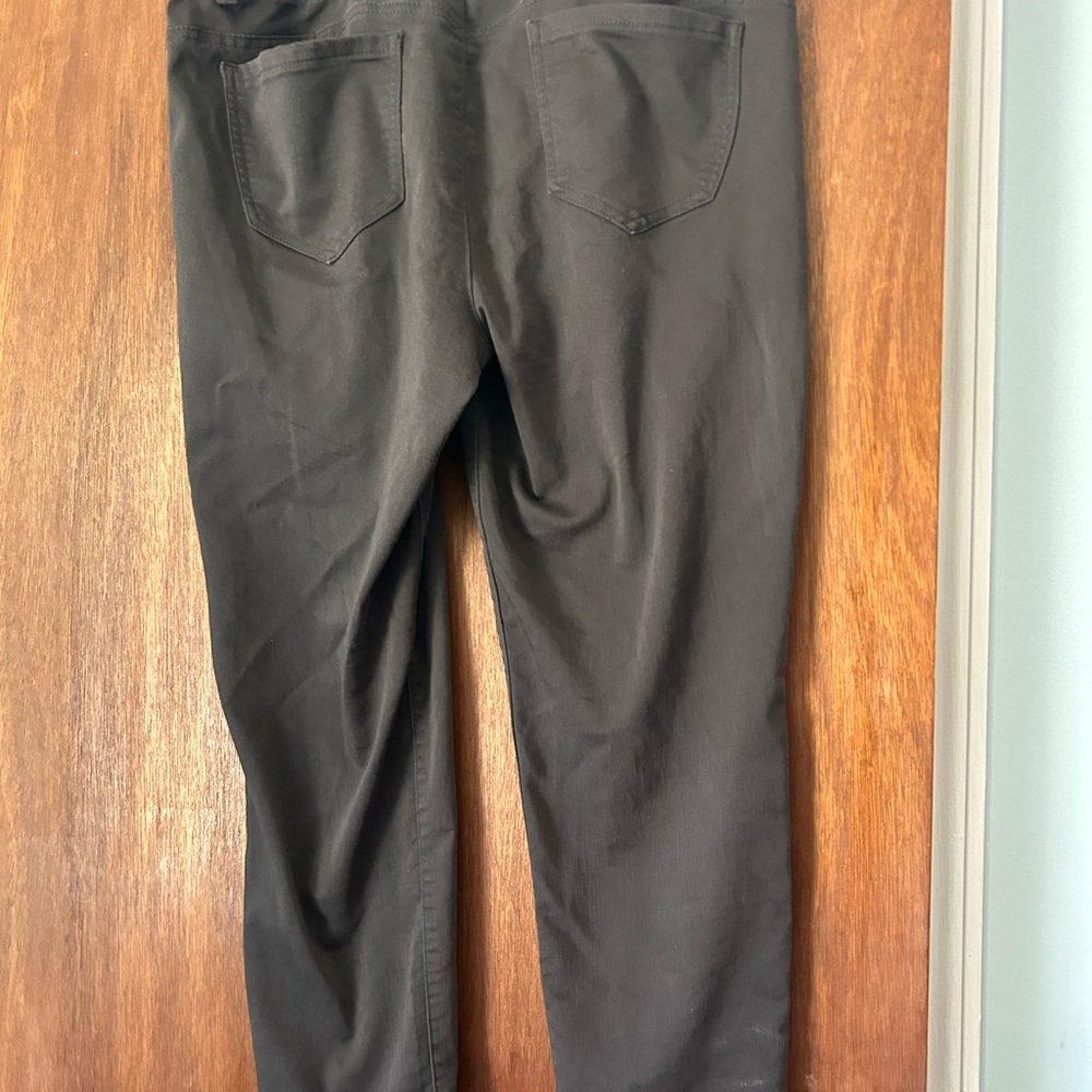 Democracy Black Jeans with Solid Color Design - Picture 3 of 3